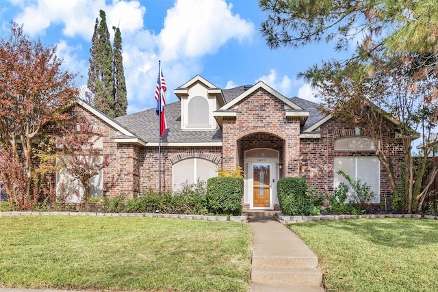 view of front of property with a front yard