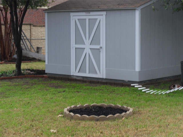 view of outdoor structure featuring a yard