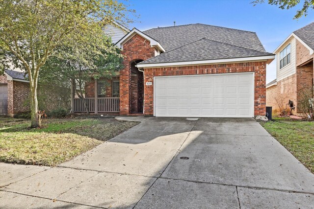 view of front facade featuring a garage and a front lawn