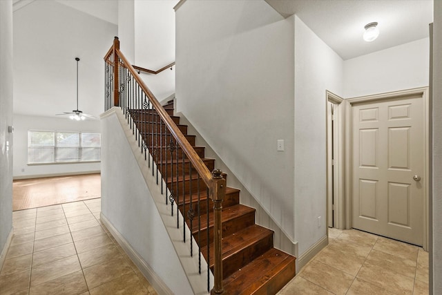 empty room featuring dark hardwood / wood-style flooring, ceiling fan, and ornamental molding