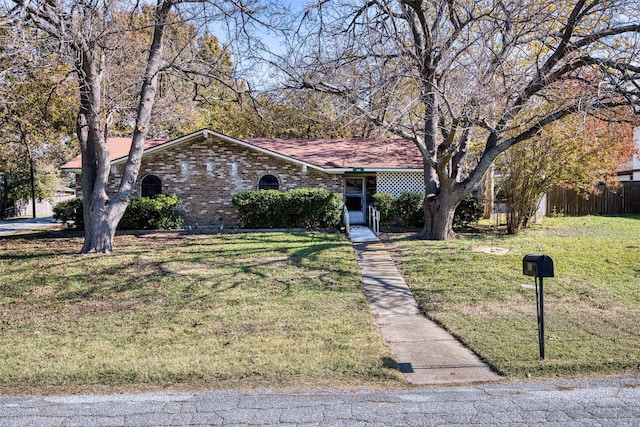 ranch-style house featuring a front lawn