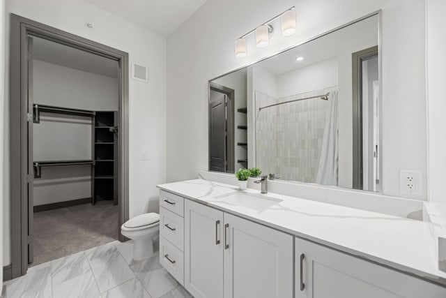 bathroom featuring a shower with shower curtain, vanity, and toilet