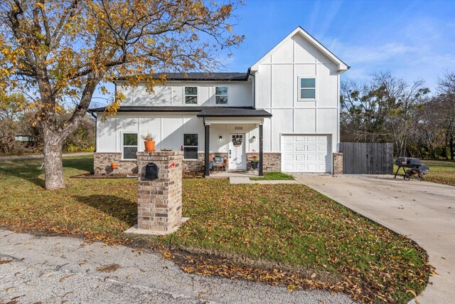 view of front facade with a garage