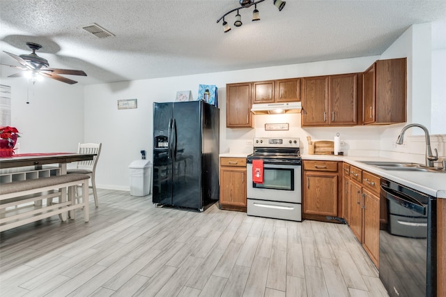 kitchen with black appliances, sink, light hardwood / wood-style flooring, ceiling fan, and a textured ceiling