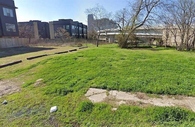 Listing photo 3 for 1825 Watkins Ave, Dallas TX 75204