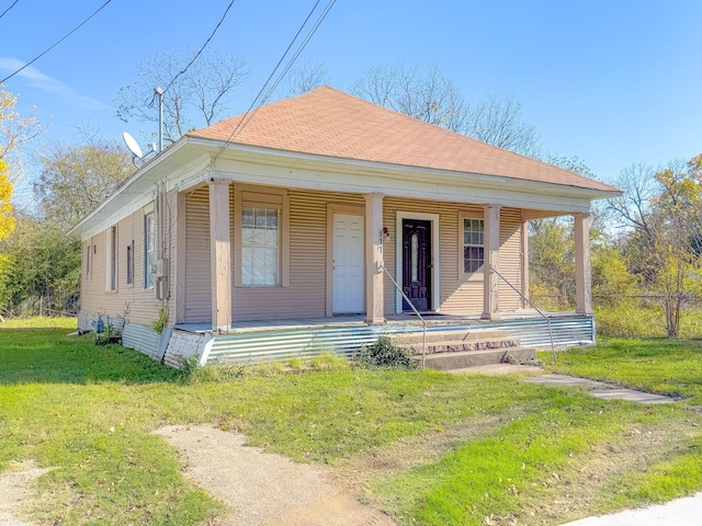 view of front of home featuring covered porch and a front lawn