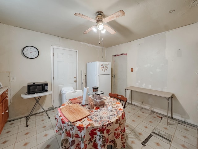 dining area with ceiling fan