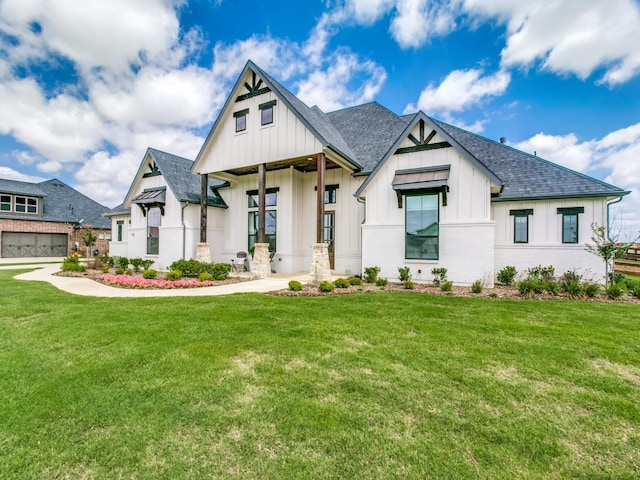 modern farmhouse style home featuring a front lawn