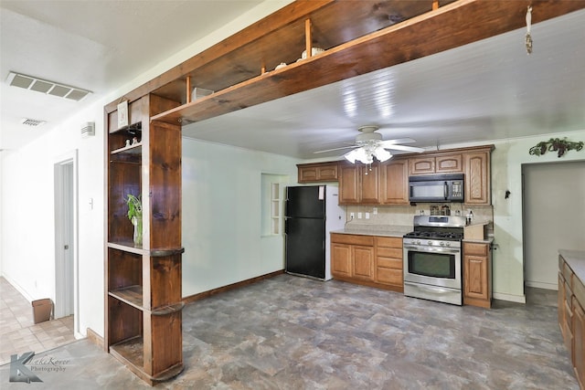 kitchen featuring tasteful backsplash, ceiling fan, and black appliances