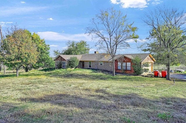 view of front of house with a front lawn