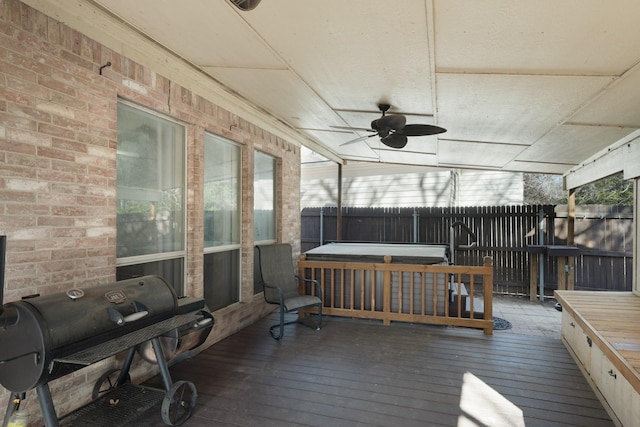 sunroom / solarium featuring ceiling fan