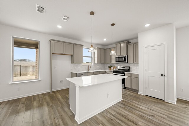 living room with light hardwood / wood-style floors and ceiling fan