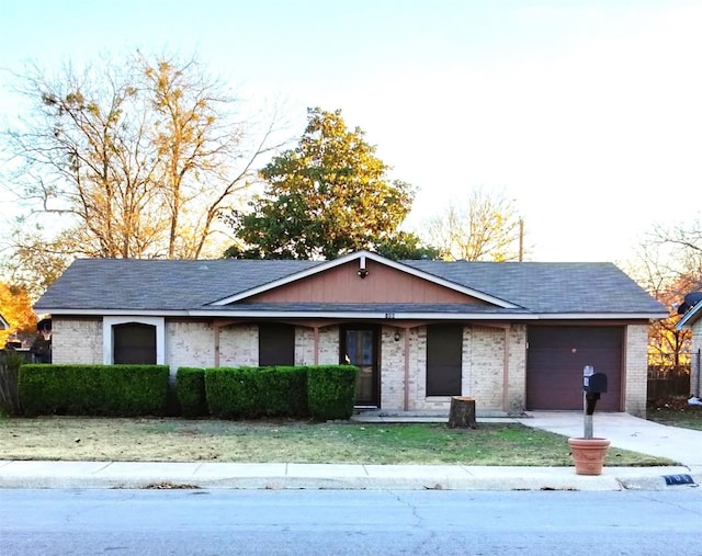 single story home featuring a garage