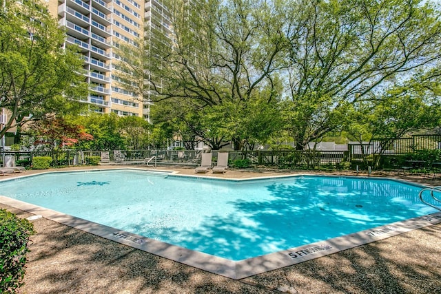 view of swimming pool