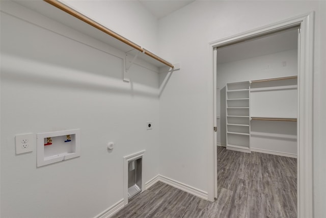 laundry room with hardwood / wood-style floors, electric dryer hookup, gas dryer hookup, and washer hookup