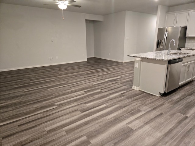 kitchen featuring appliances with stainless steel finishes, a kitchen island with sink, sink, and white cabinets