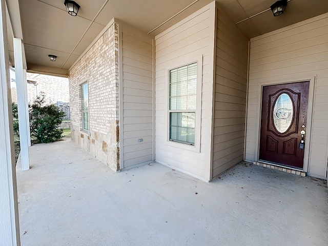 entrance to property featuring covered porch