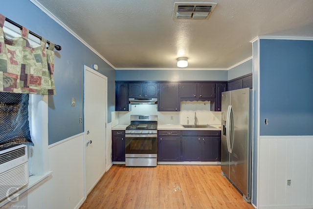 kitchen with stainless steel appliances, crown molding, sink, and light hardwood / wood-style floors