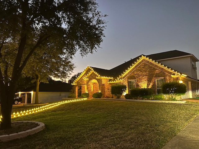 view of front of home featuring a yard