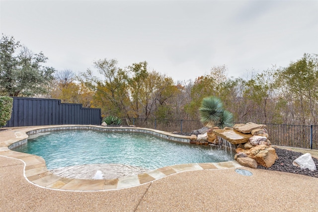 view of pool with pool water feature