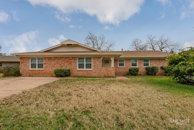 ranch-style home with a front lawn