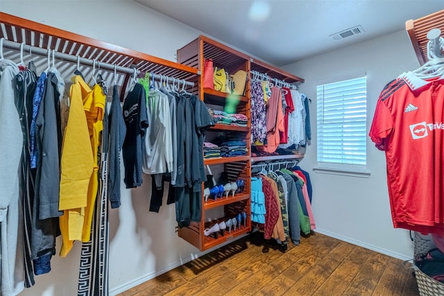 walk in closet with hardwood / wood-style floors