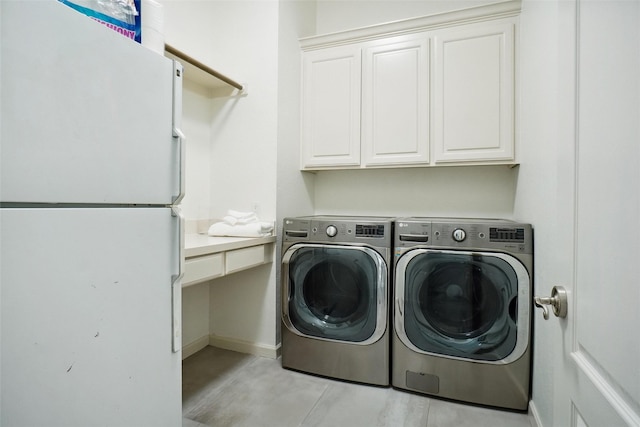 laundry room with cabinets and independent washer and dryer