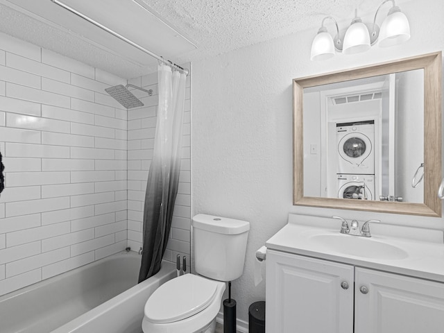 full bathroom with shower / bathtub combination with curtain, a textured ceiling, toilet, vanity, and stacked washer and clothes dryer