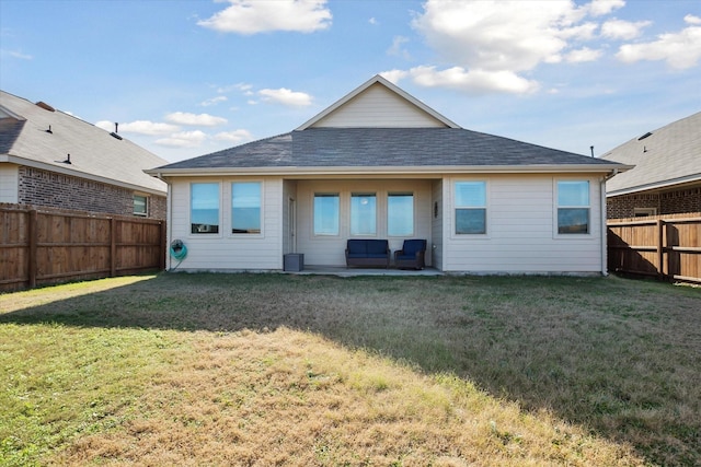 back of house featuring a lawn