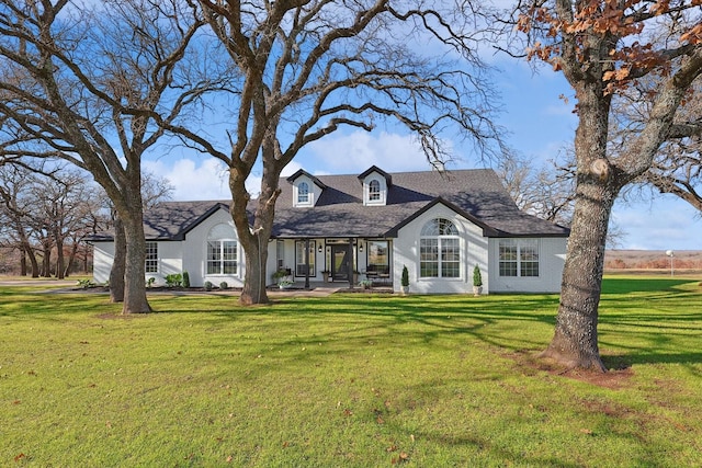 view of front facade featuring a front yard