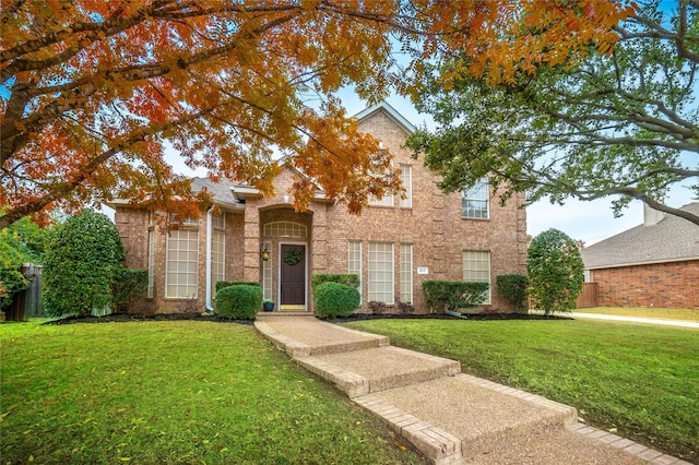 view of front of property featuring a front yard