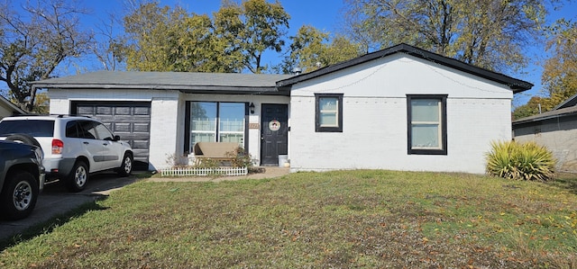 view of front of home featuring a front lawn and a garage