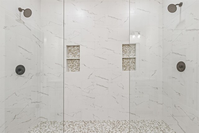 bathroom featuring a tile shower