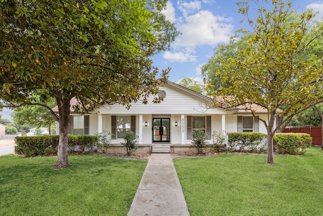 view of front of property featuring covered porch and a front yard