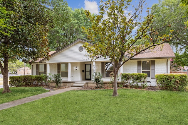 view of front of house featuring a porch and a front lawn