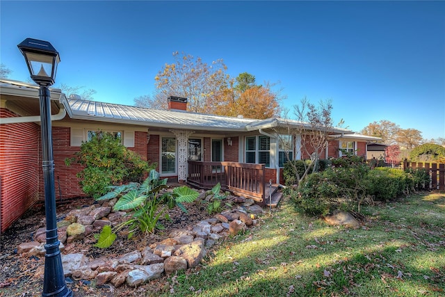 view of front of home with a front lawn