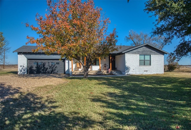 view of front facade featuring a garage and a front yard