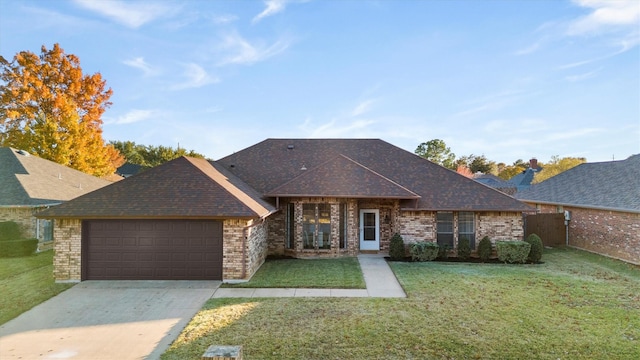 view of front of home featuring a front lawn and a garage