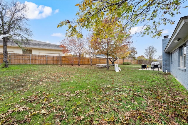 view of yard featuring a fenced backyard