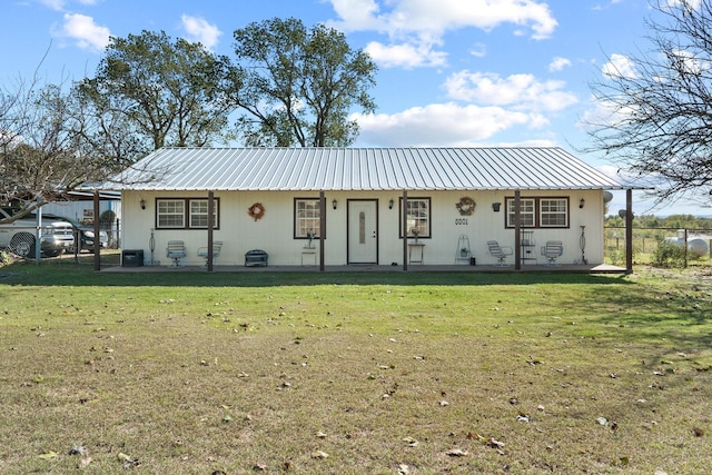 single story home featuring a front lawn