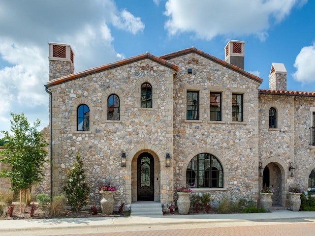 view of front facade