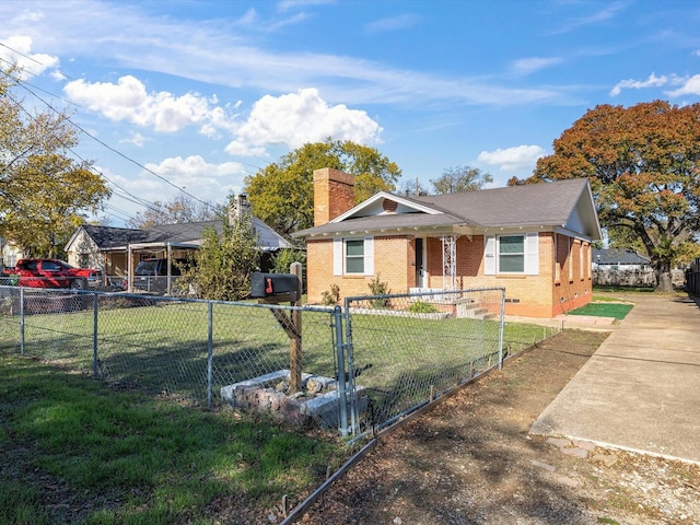 view of front of property featuring a front lawn