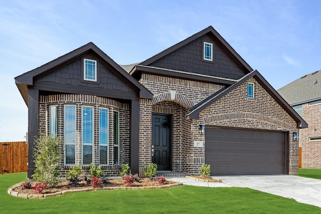 view of front of house featuring a front lawn