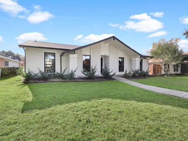 view of front of property with a front lawn