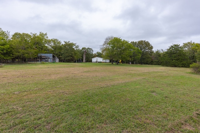 view of yard with a rural view