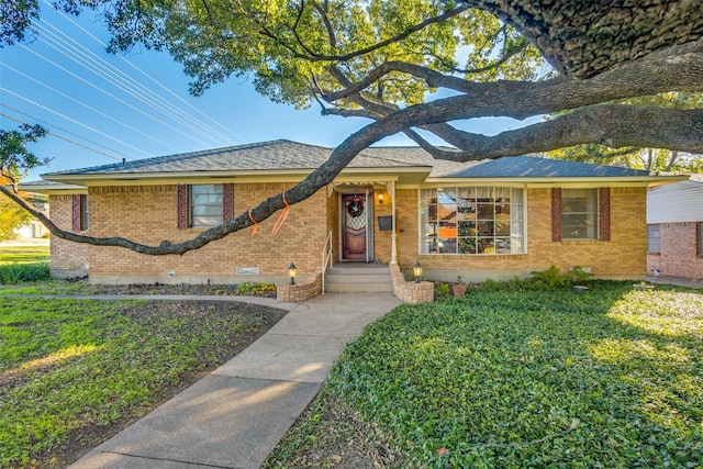 view of front of house with a front yard