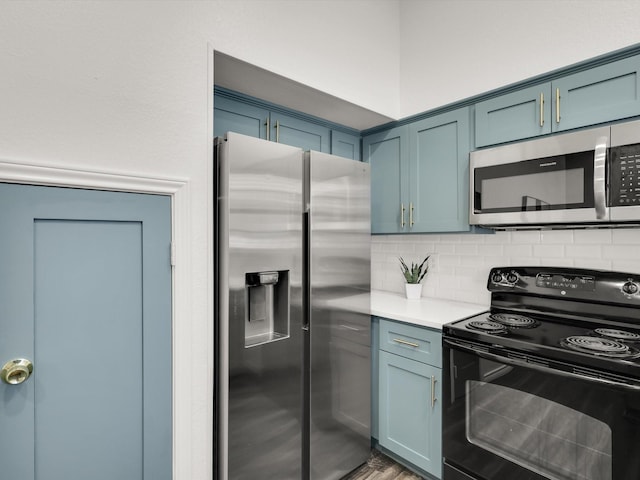 kitchen featuring tasteful backsplash, appliances with stainless steel finishes, and blue cabinets