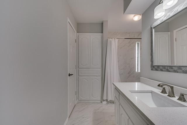 bathroom with a shower with shower curtain and vanity