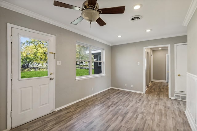 foyer entrance with crown molding, light hardwood / wood-style flooring, and ceiling fan