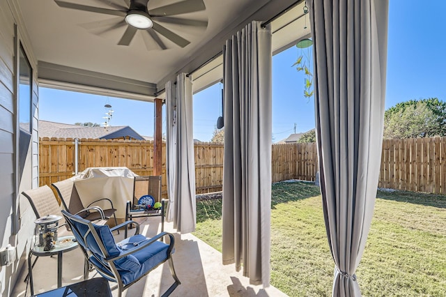 sunroom / solarium featuring ceiling fan